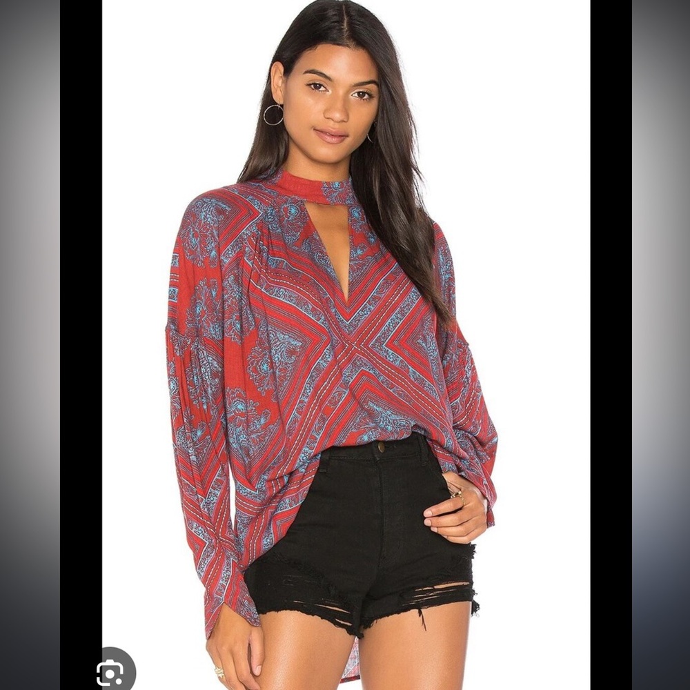 Free People walking on a dream tunic